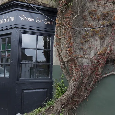 The At Bardons Lodge *