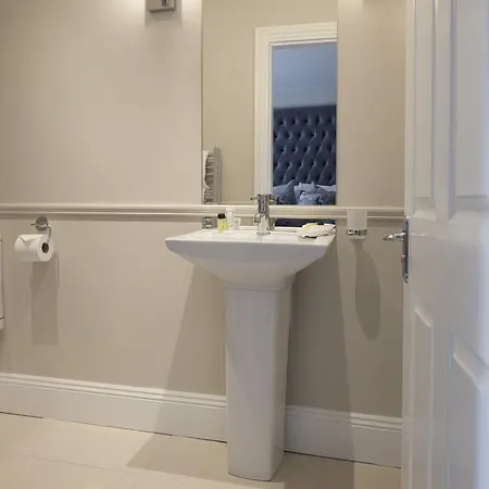 The At Bardons Lodge