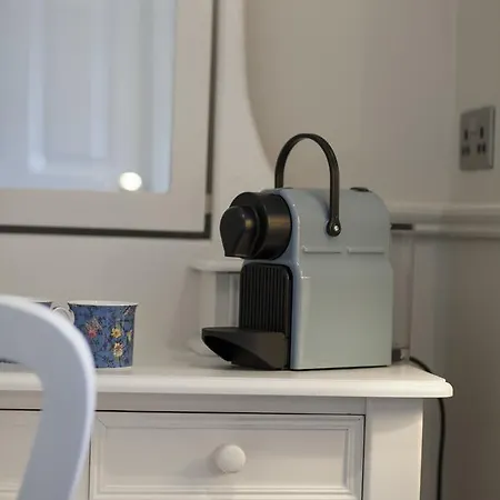 The At Bardons Lodge *