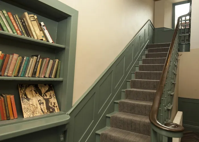 The At Bardons Lodge *