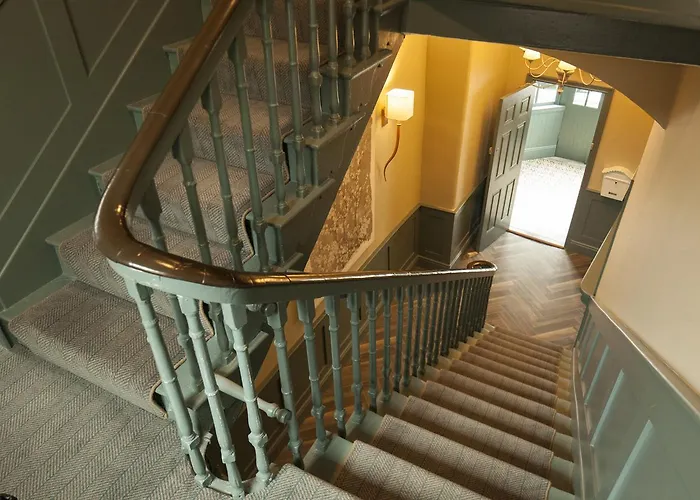 The At Bardons Lodge