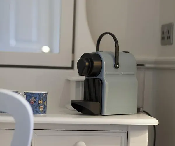 The At Bardons Lodge *